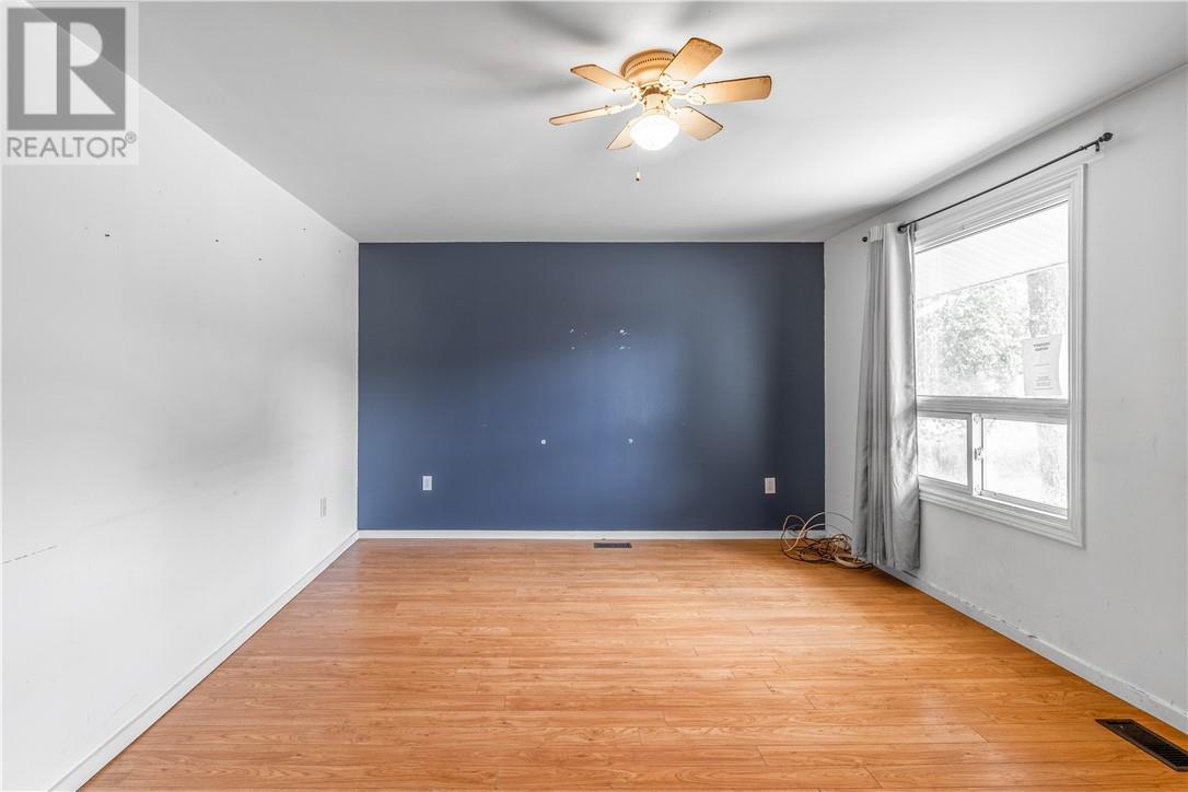 13 Arnold, Lively, ON - Indoor Photo Showing Other Room