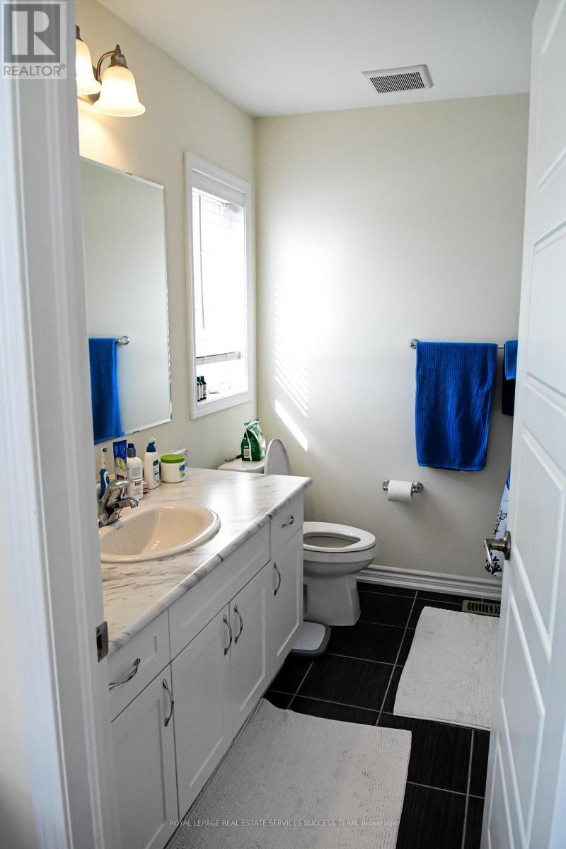 Bathroom - 230 Waterbrook Lane, Kitchener, ON - Indoor Photo Showing Bathroom
