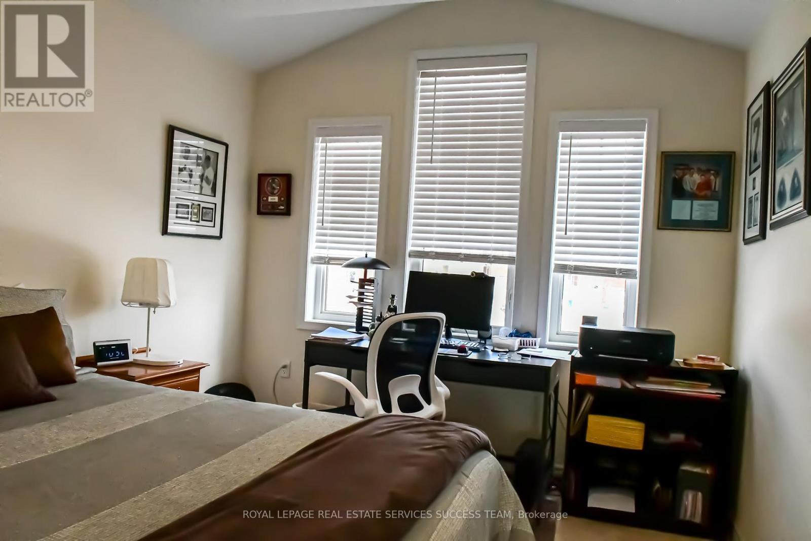 bedroom2 - 230 Waterbrook Lane, Kitchener, ON - Indoor Photo Showing Bedroom