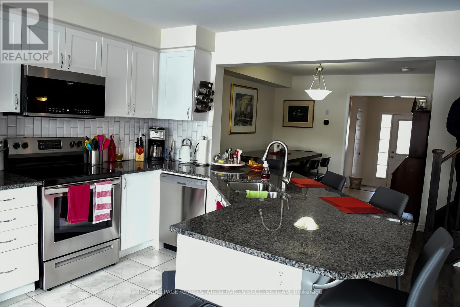 Kitchen - 230 Waterbrook Lane, Kitchener, ON - Indoor Photo Showing Kitchen With Stainless Steel Kitchen With Double Sink With Upgraded Kitchen