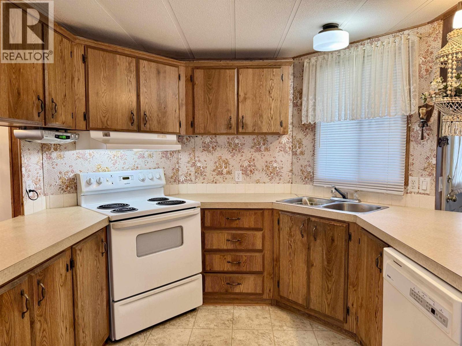 79 1000 Inverness Road, Prince George, BC - Indoor Photo Showing Kitchen With Double Sink