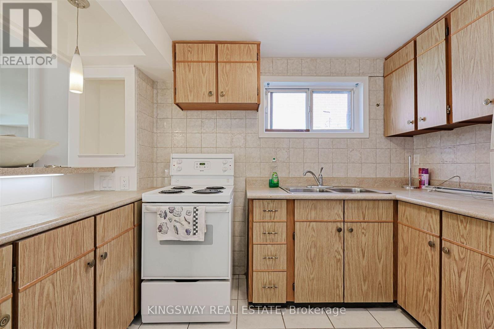 184 Edmonton Drive, Toronto, ON - Indoor Photo Showing Kitchen With Double Sink