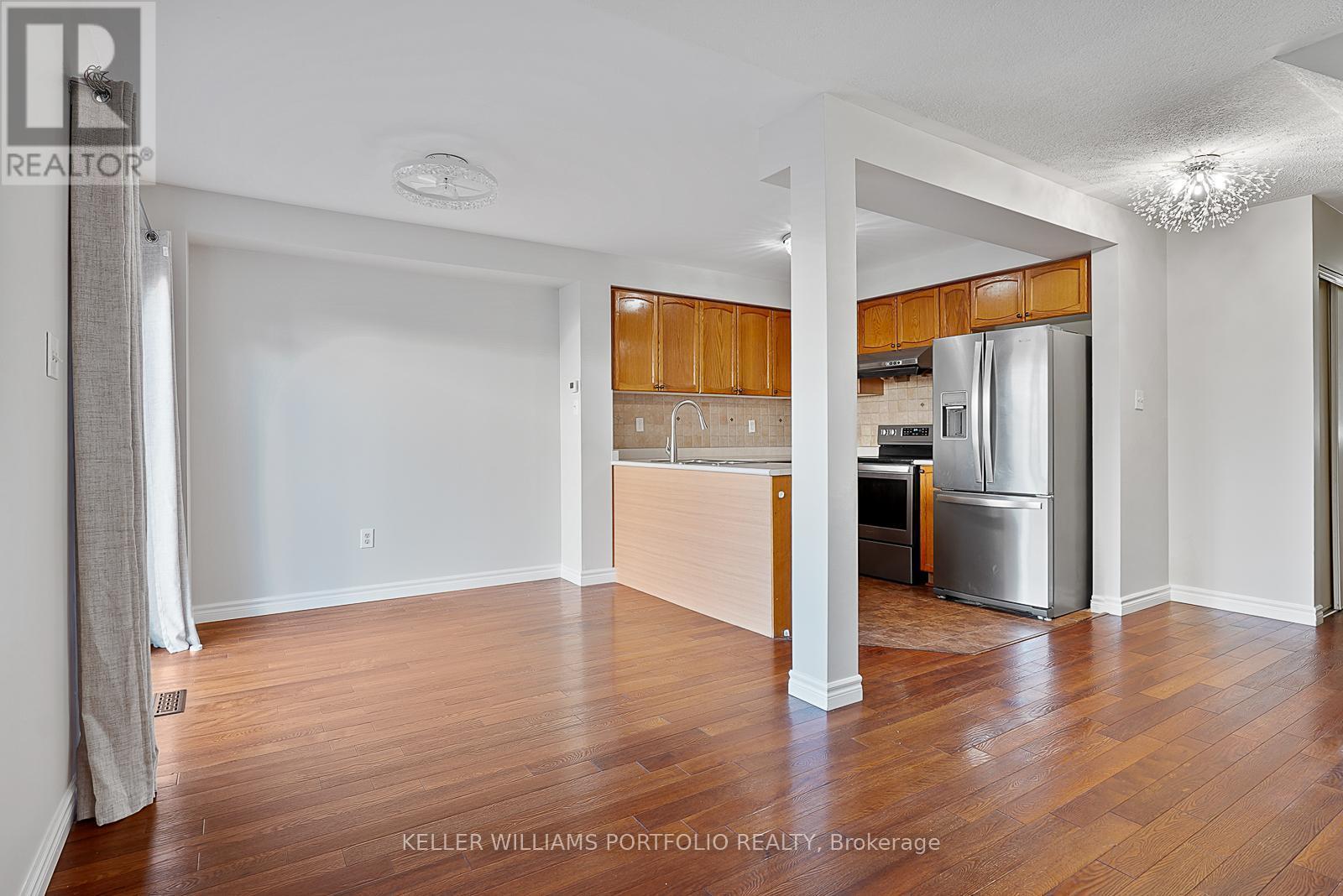 334 Sparrow Circle, Pickering, ON - Indoor Photo Showing Kitchen