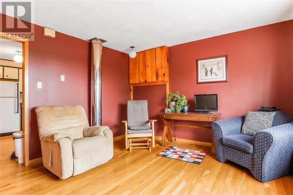 582-594 Indian Meal Line, Torbay, NL - Indoor Photo Showing Living Room