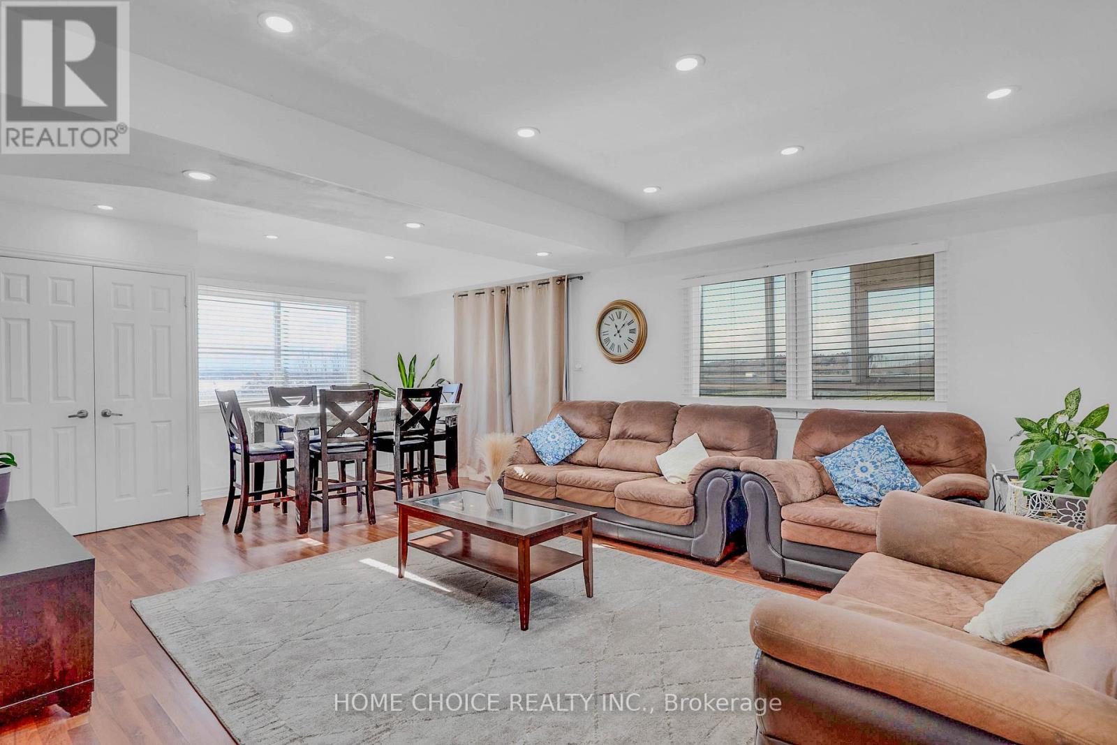 144 Fraser Street, Bradford West Gwillimbury, ON - Indoor Photo Showing Living Room