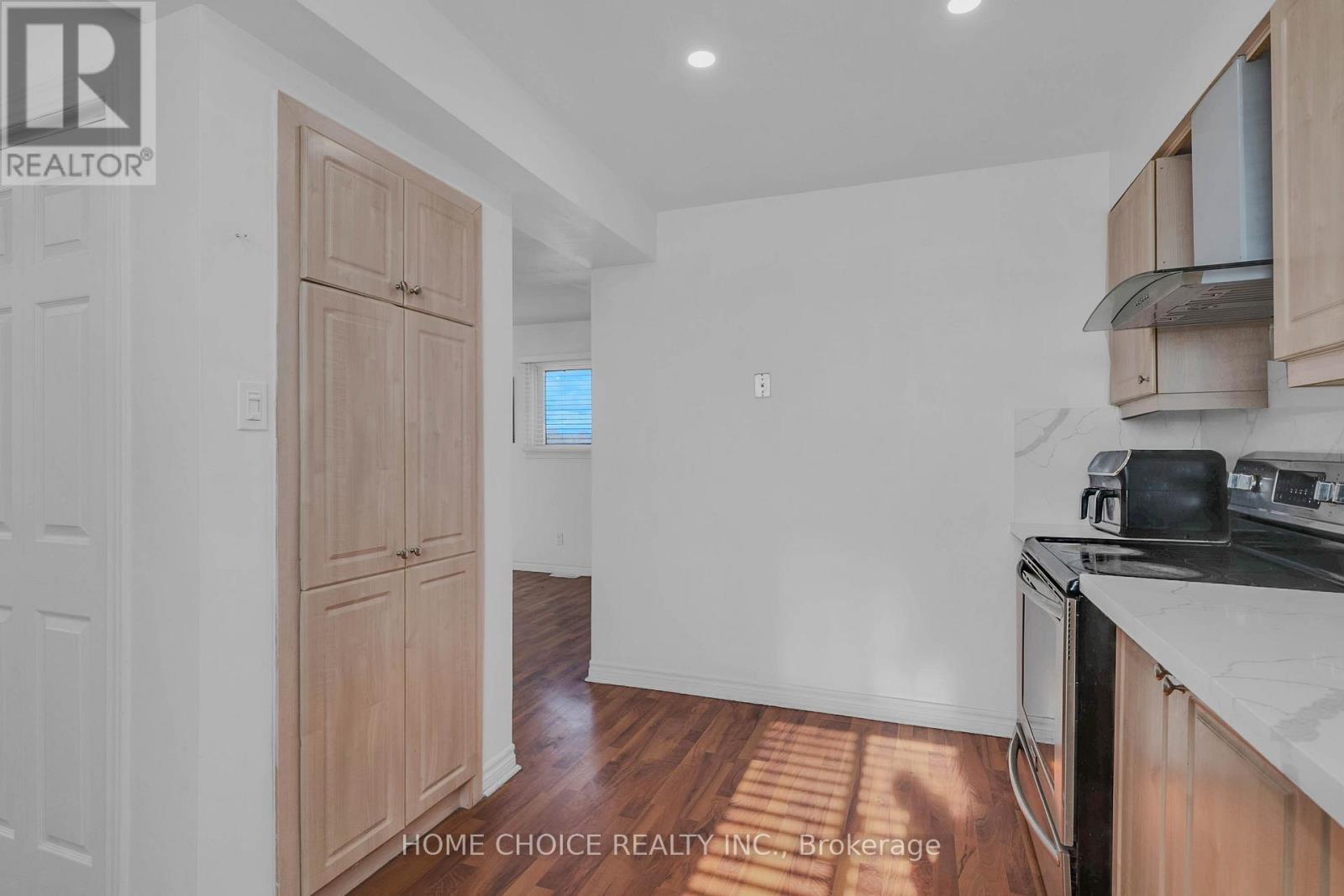 144 Fraser Street, Bradford West Gwillimbury, ON - Indoor Photo Showing Kitchen