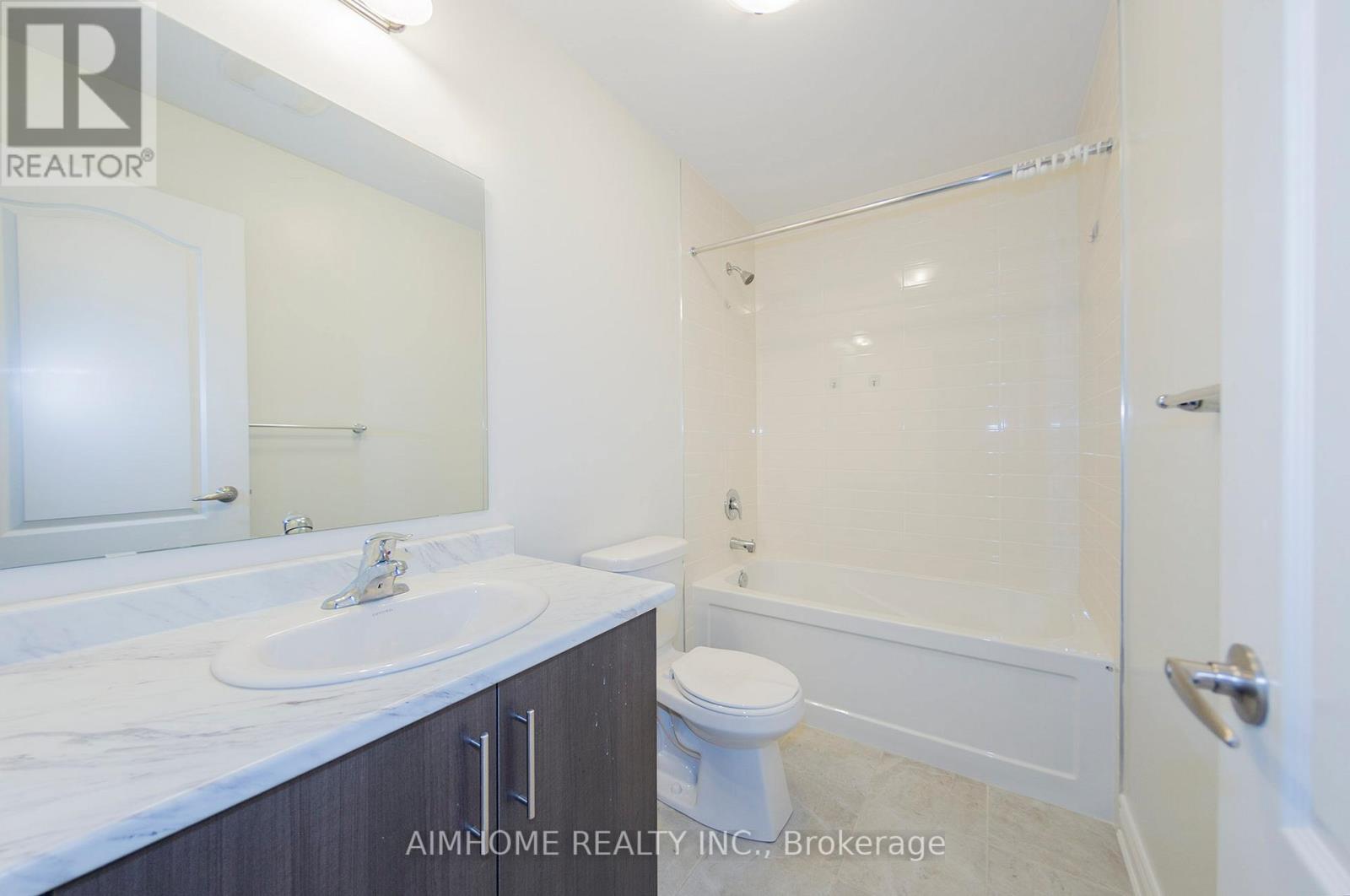 11 Kester Court, East Gwillimbury, ON - Indoor Photo Showing Bathroom