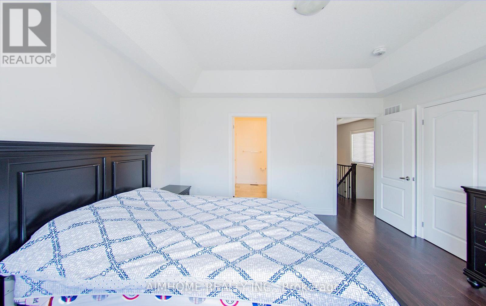 11 Kester Court, East Gwillimbury, ON - Indoor Photo Showing Bedroom