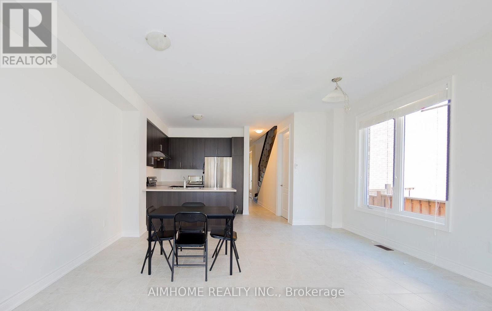 11 Kester Court, East Gwillimbury, ON - Indoor