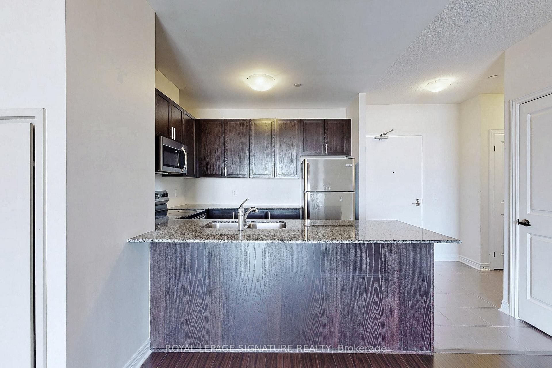 433-7325 Markham Road, Markham, ON - Indoor Photo Showing Kitchen With Double Sink