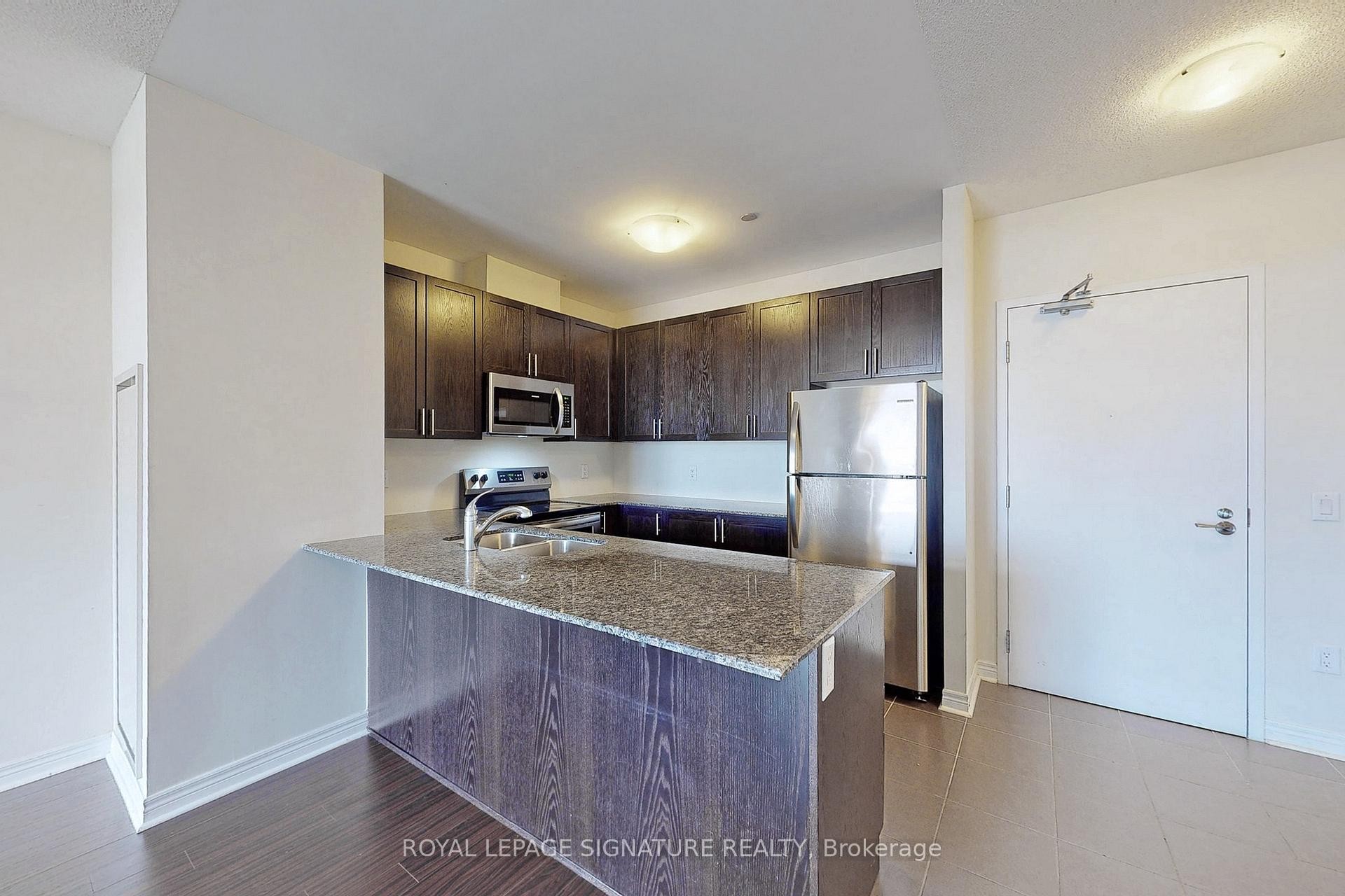 433-7325 Markham Road, Markham, ON - Indoor Photo Showing Kitchen With Double Sink