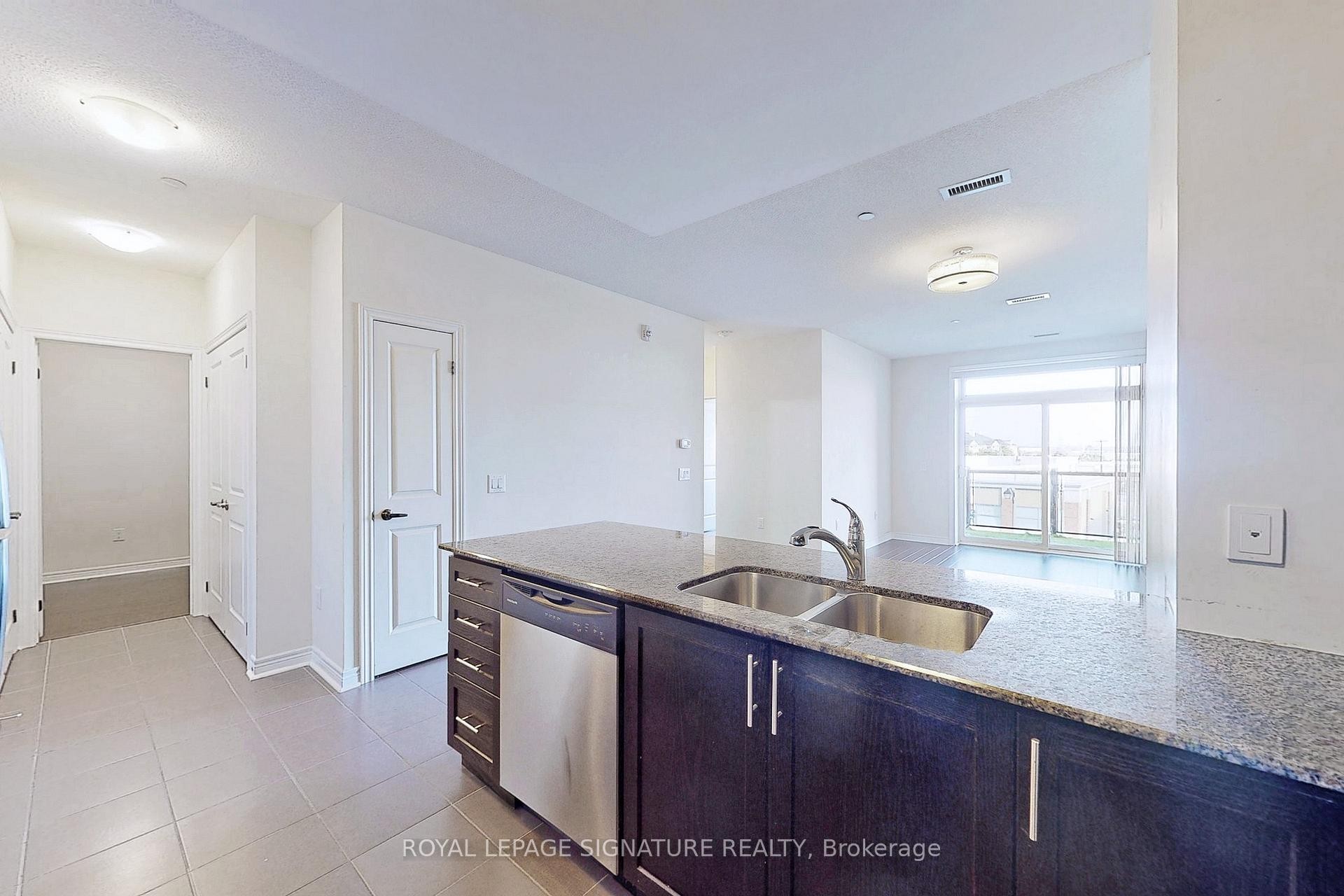 433-7325 Markham Road, Markham, ON - Indoor Photo Showing Kitchen With Double Sink