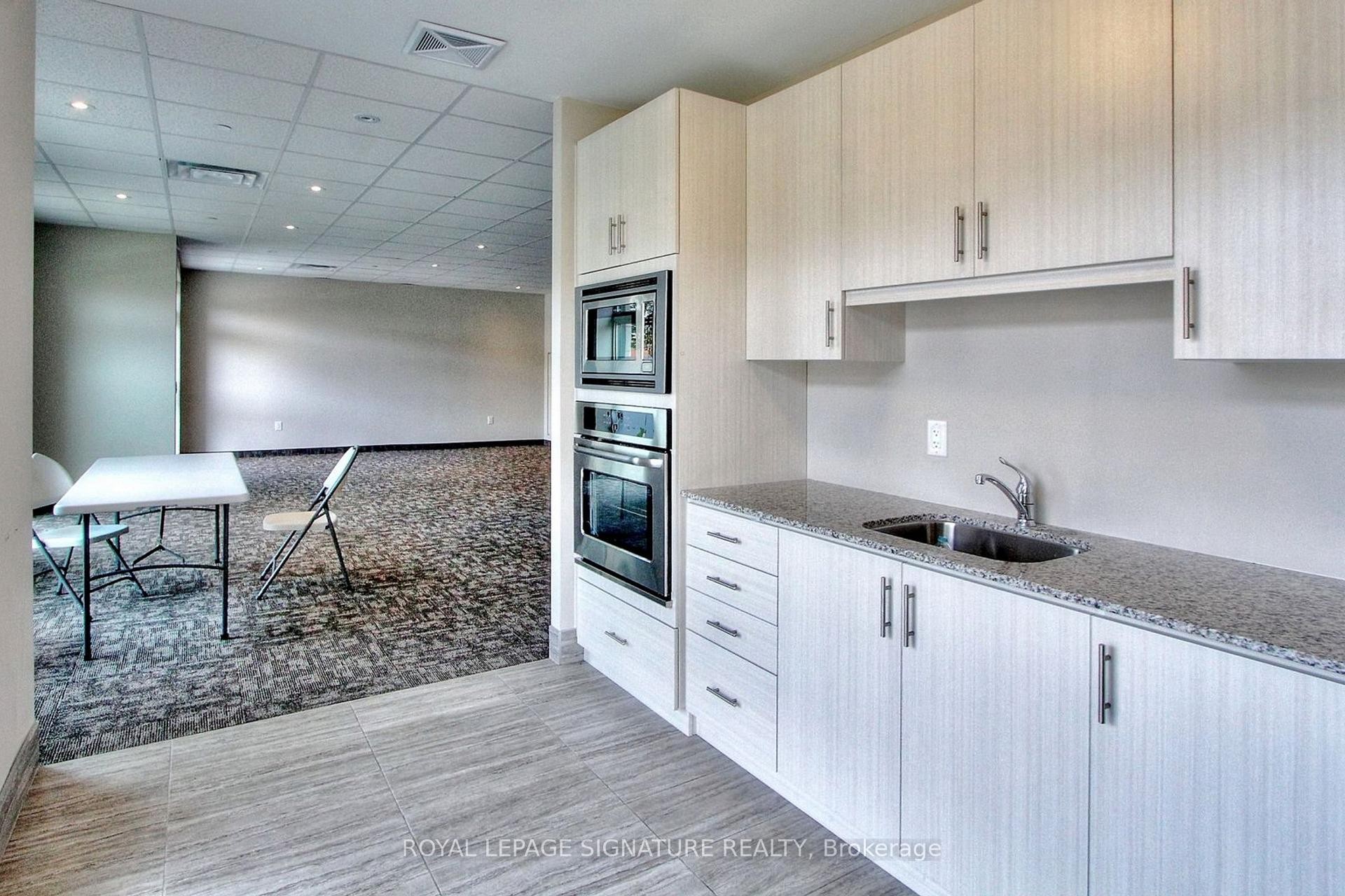 433-7325 Markham Road, Markham, ON - Indoor Photo Showing Kitchen With Upgraded Kitchen