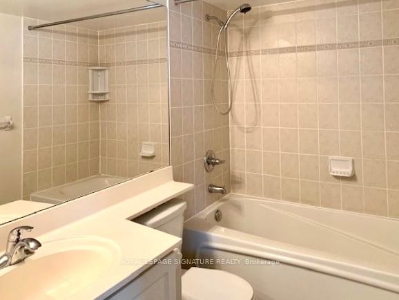 1703-21 Hillcrest Avenue, Toronto, ON - Indoor Photo Showing Bathroom
