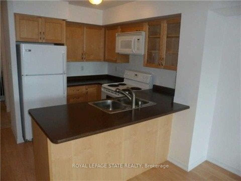 301-2772 Keele Street, Toronto, ON - Indoor Photo Showing Kitchen With Double Sink