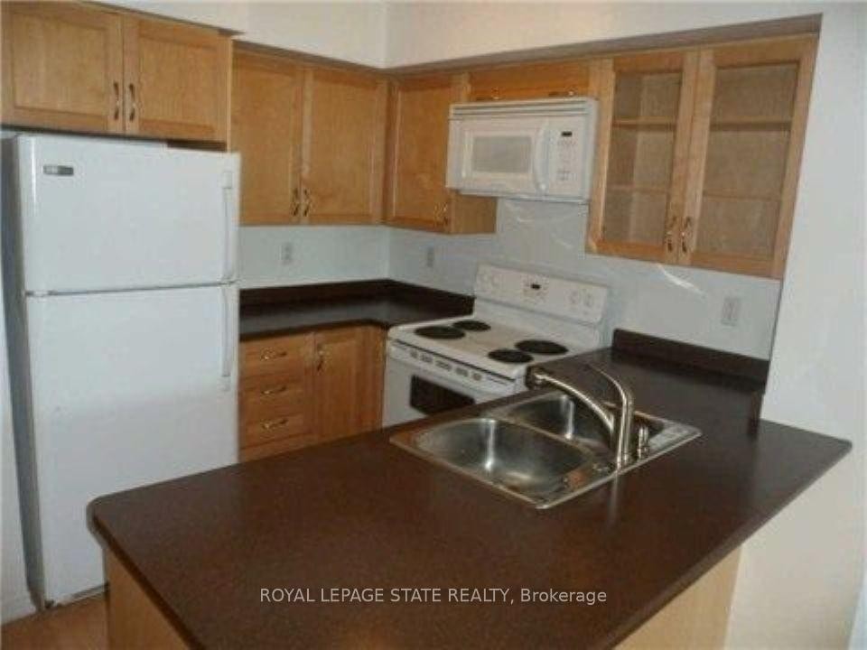 301-2772 Keele Street, Toronto, ON - Indoor Photo Showing Kitchen With Double Sink