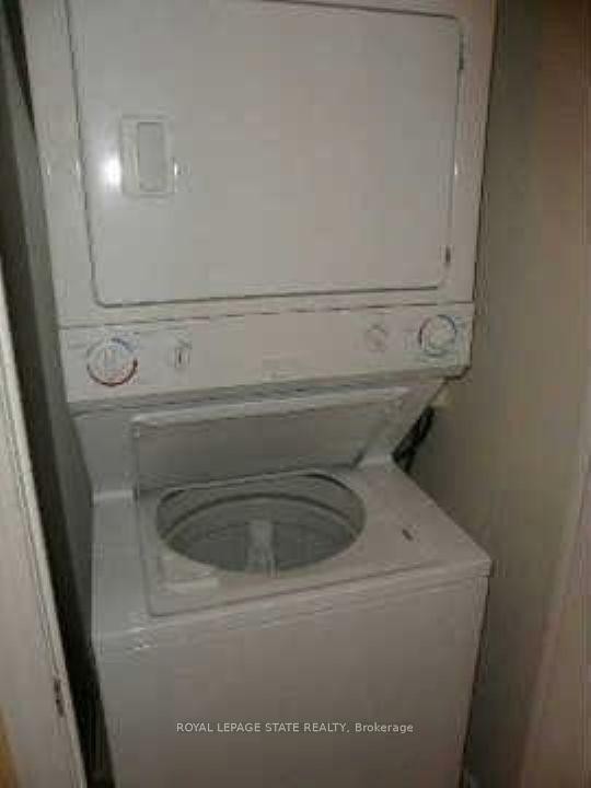 301-2772 Keele Street, Toronto, ON - Indoor Photo Showing Laundry Room