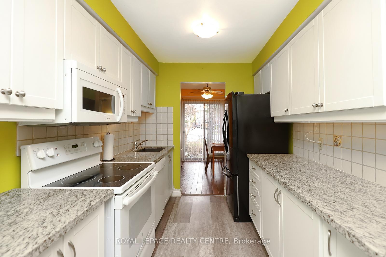 61-1214 Kirstie Court, Oakville, ON - Indoor Photo Showing Kitchen