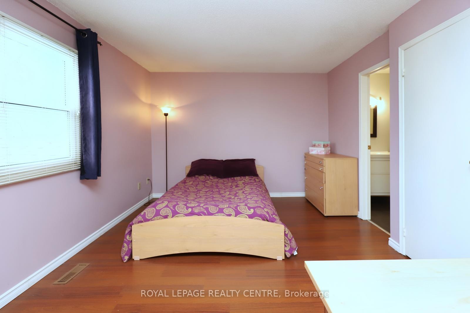 61-1214 Kirstie Court, Oakville, ON - Indoor Photo Showing Bedroom