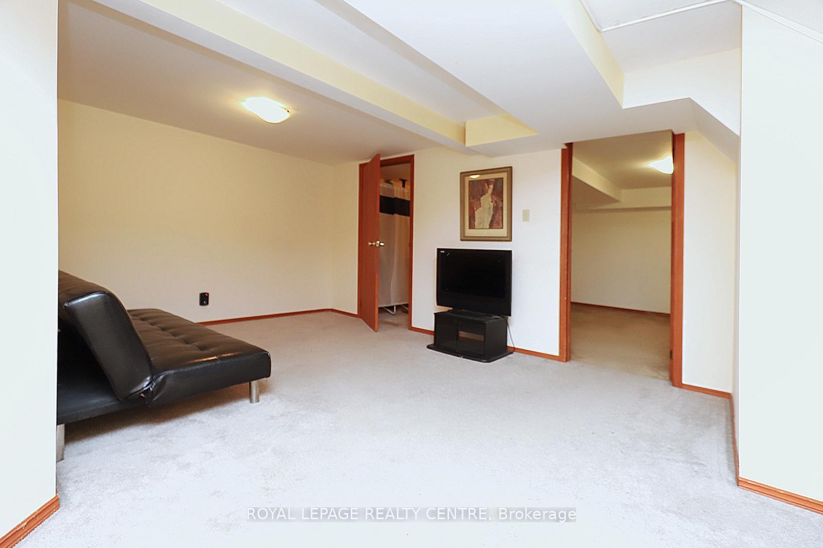 61-1214 Kirstie Court, Oakville, ON - Indoor Photo Showing Other Room