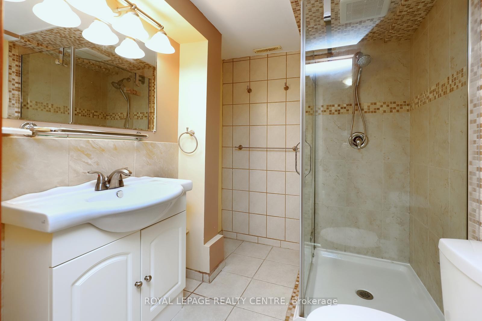 61-1214 Kirstie Court, Oakville, ON - Indoor Photo Showing Bathroom
