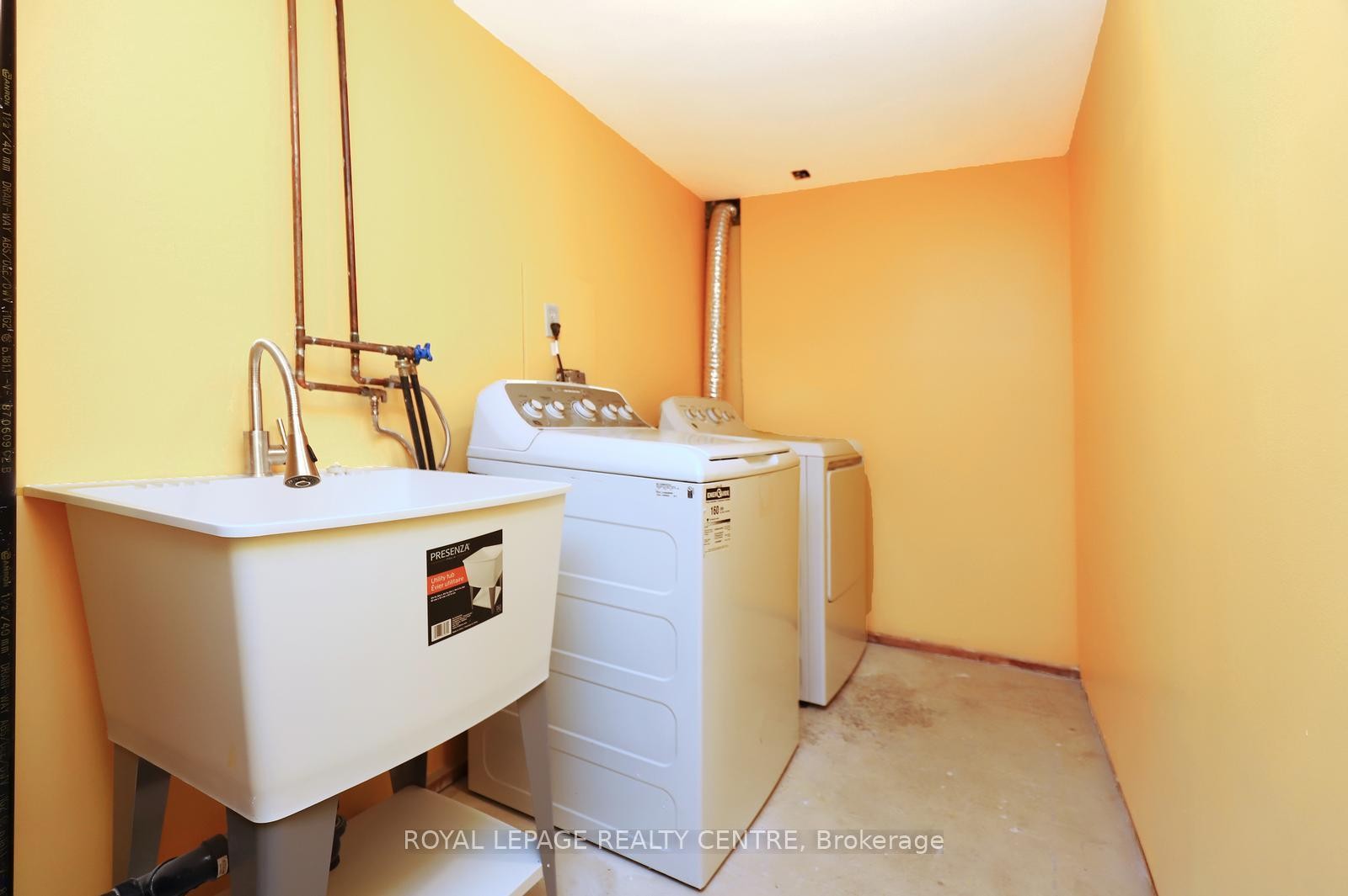 61-1214 Kirstie Court, Oakville, ON - Indoor Photo Showing Laundry Room
