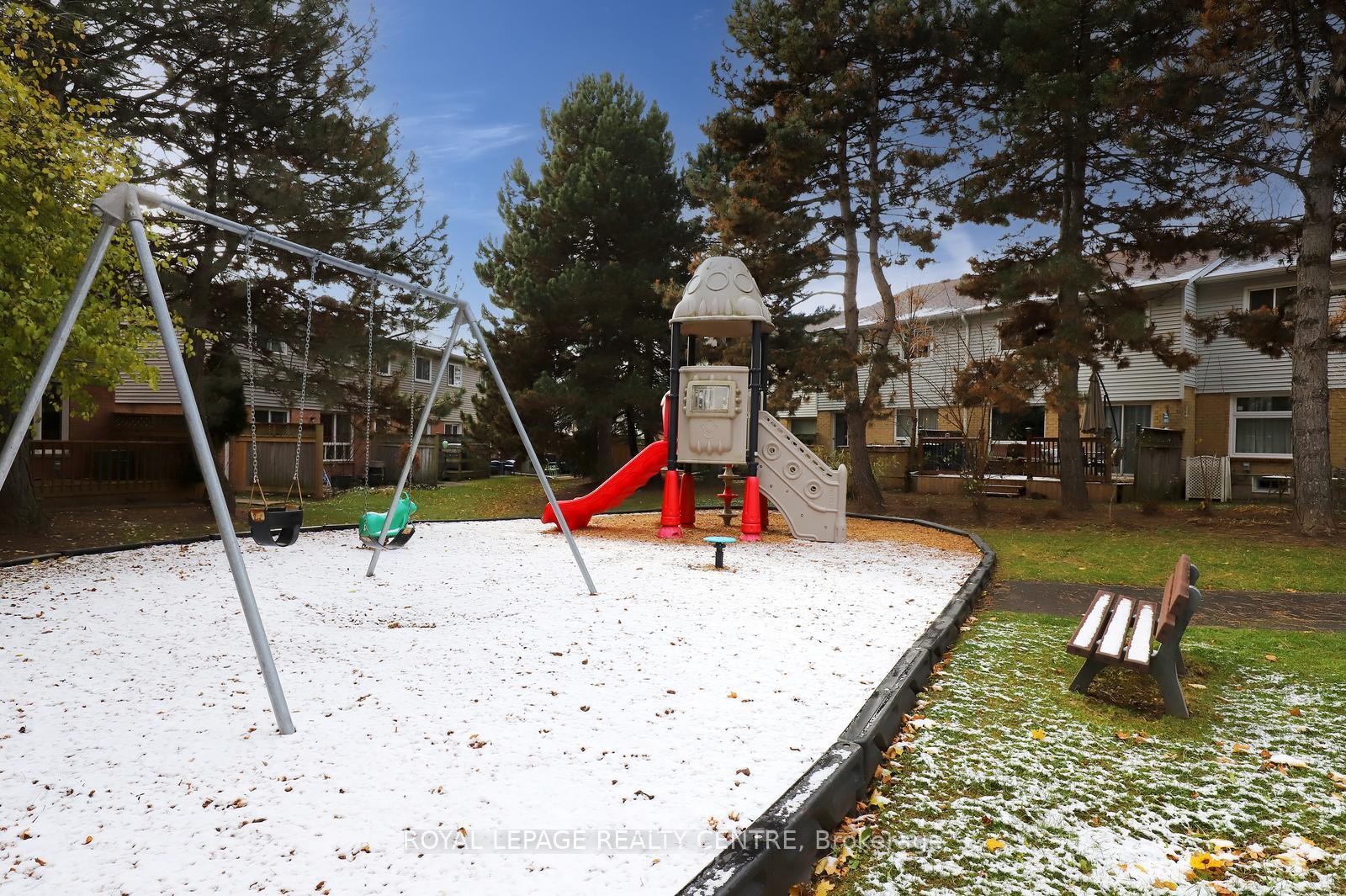 61-1214 Kirstie Court, Oakville, ON - Outdoor