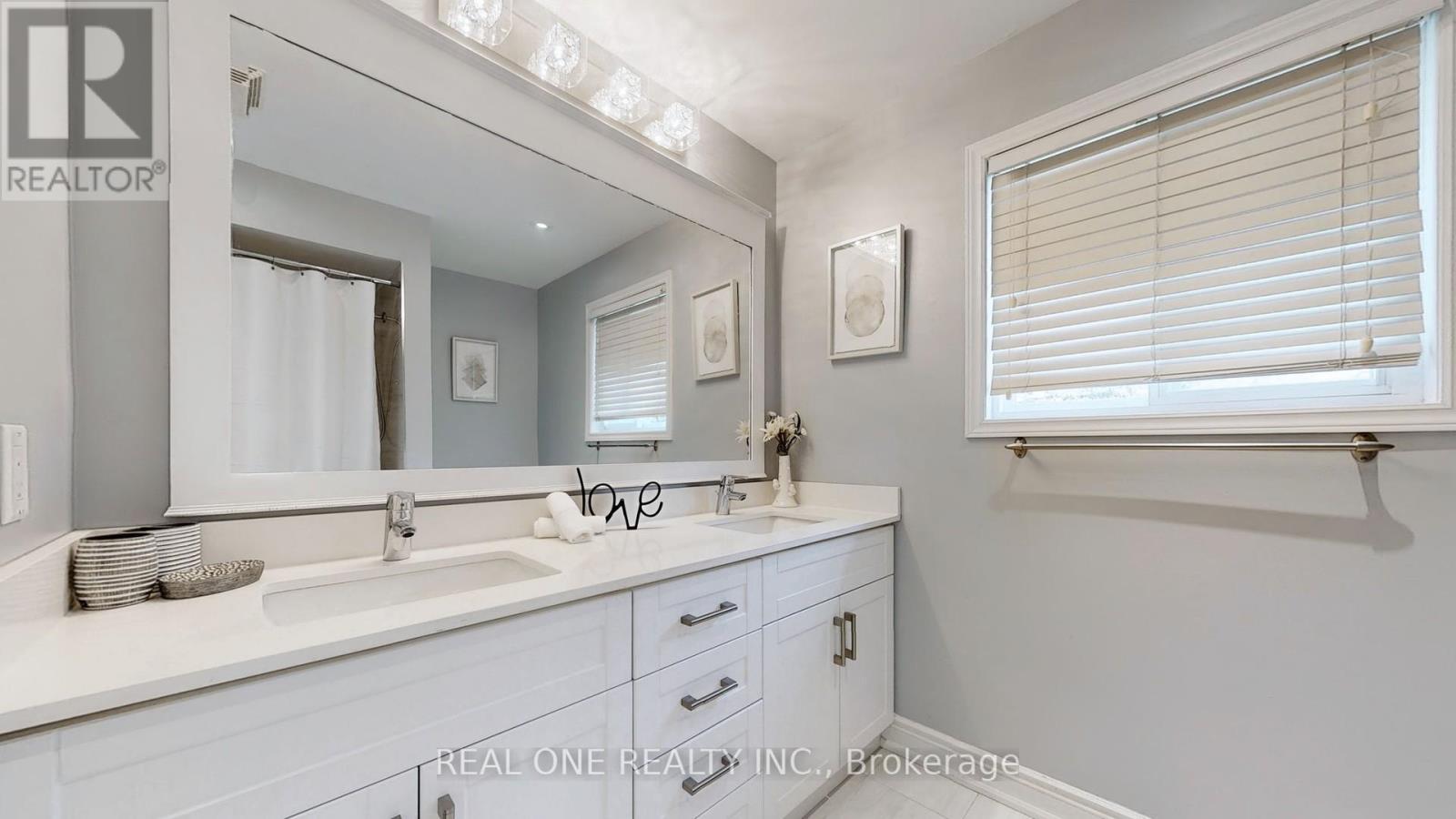 35 Aitken Circle, Markham, ON - Indoor Photo Showing Bathroom