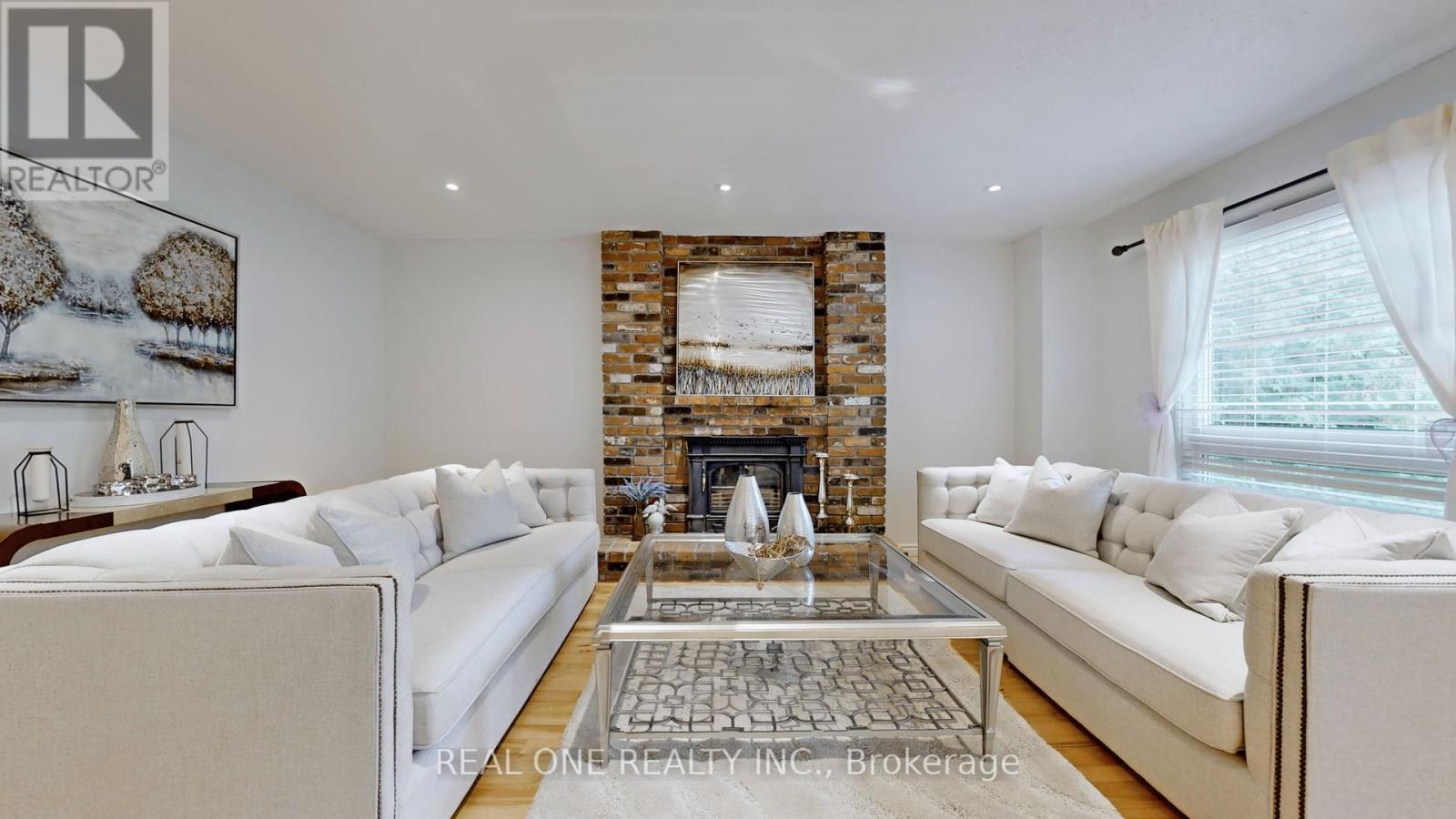 35 Aitken Circle, Markham, ON - Indoor Photo Showing Living Room With Fireplace