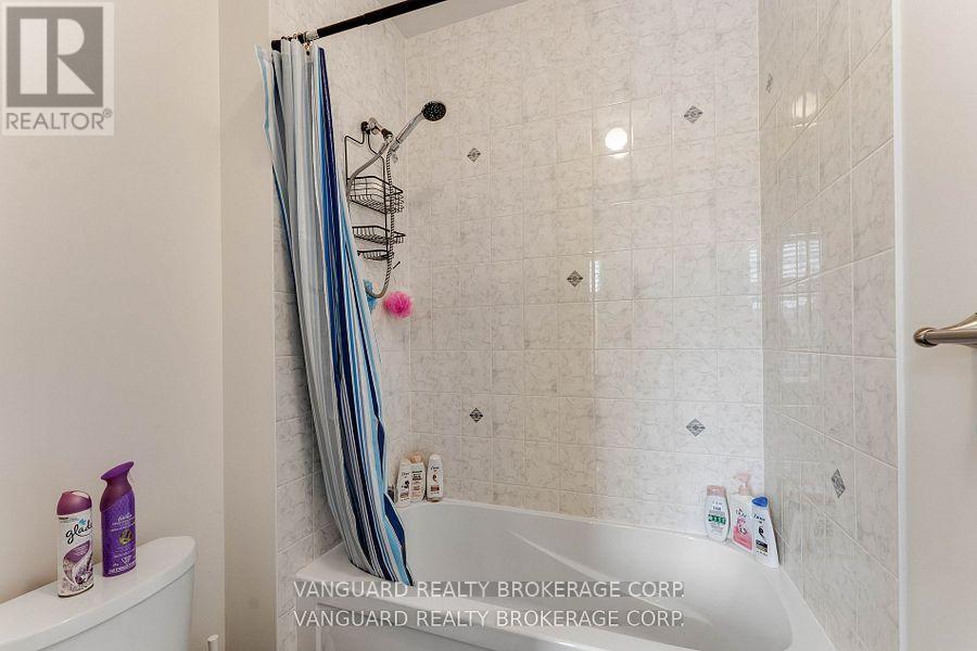 75 Treetops Boulevard, New Tecumseth, ON - Indoor Photo Showing Bathroom