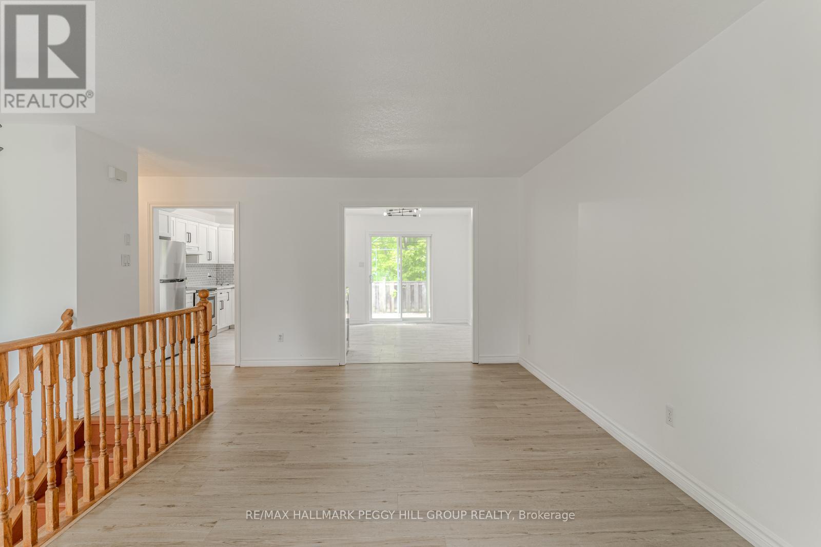 Upper - 32 54Th Street S, Wasaga Beach, ON - Indoor Photo Showing Other Room