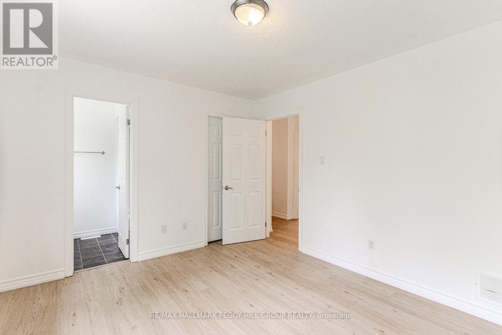 Upper - 32 54Th Street S, Wasaga Beach, ON - Indoor Photo Showing Other Room