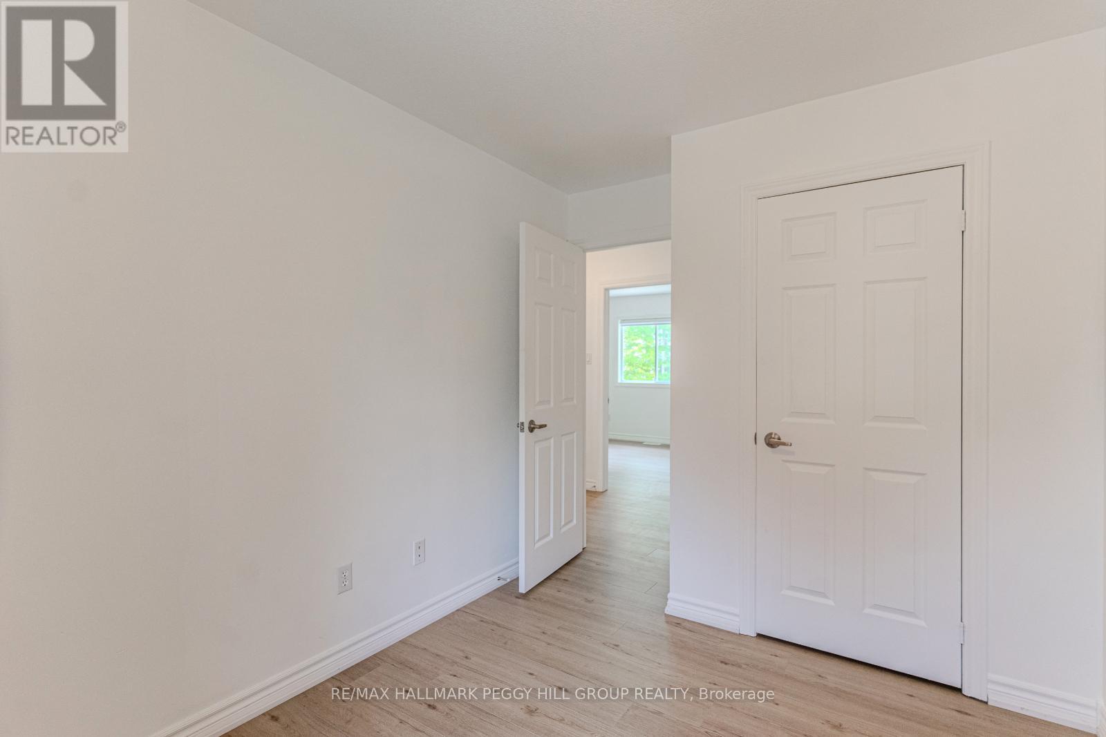 Upper - 32 54Th Street S, Wasaga Beach, ON - Indoor Photo Showing Other Room