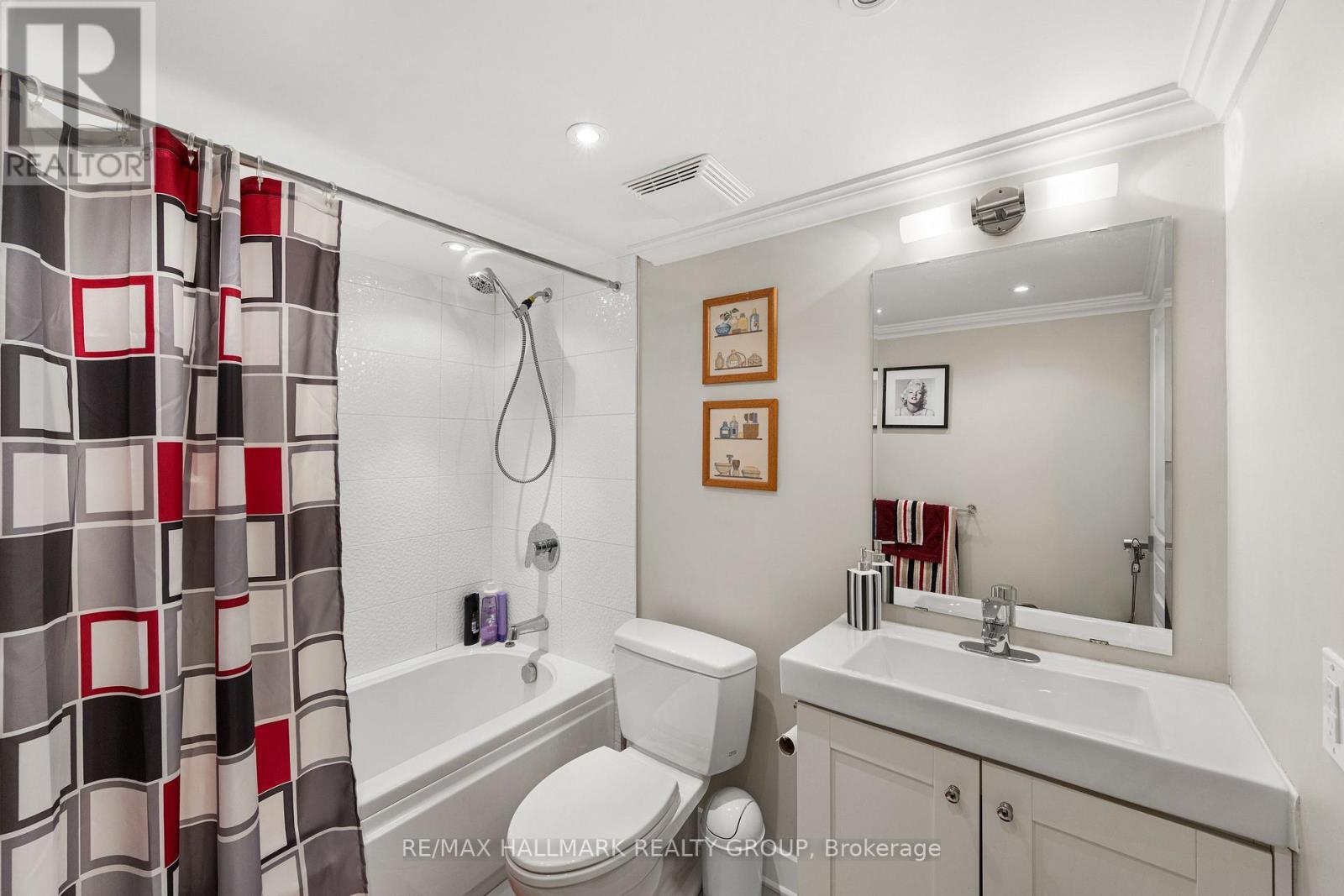 311 Travis Street, Ottawa, ON - Indoor Photo Showing Bathroom