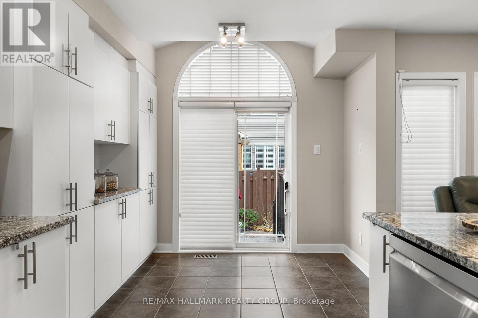 311 Travis Street, Ottawa, ON - Indoor Photo Showing Kitchen