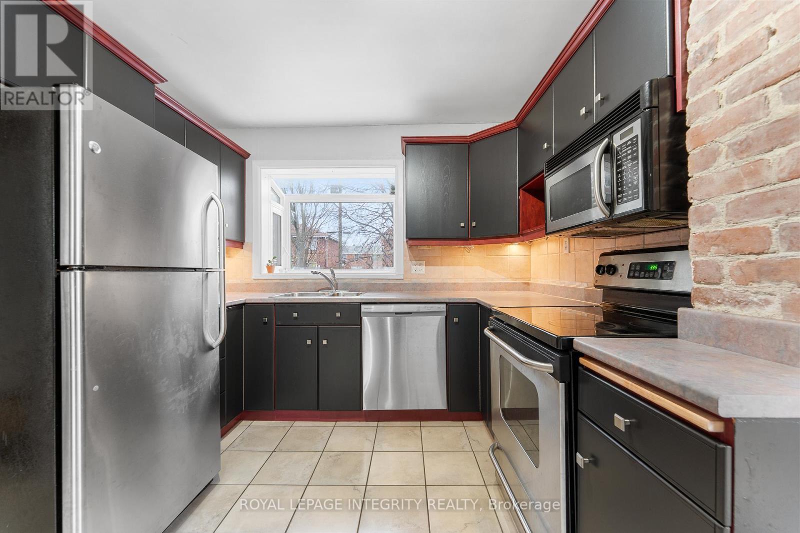 166 Prince Albert Street, Ottawa, ON - Indoor Photo Showing Kitchen With Double Sink