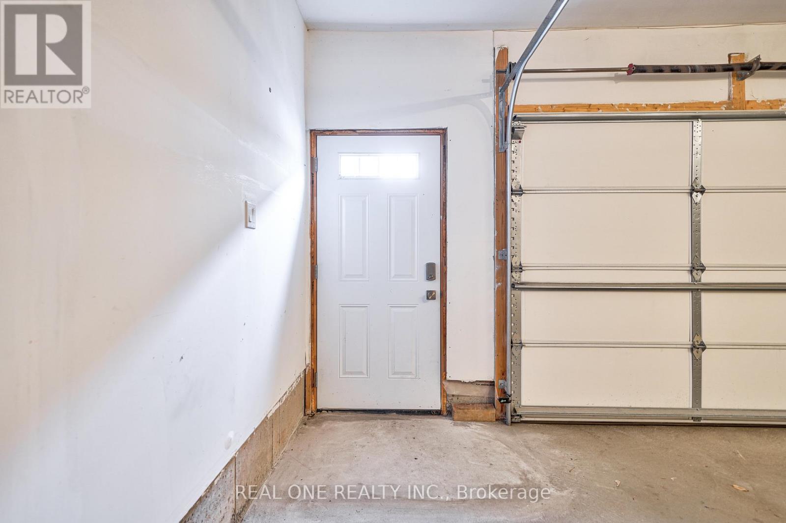 3073 George Savage Avenue, Oakville, ON - Indoor Photo Showing Garage