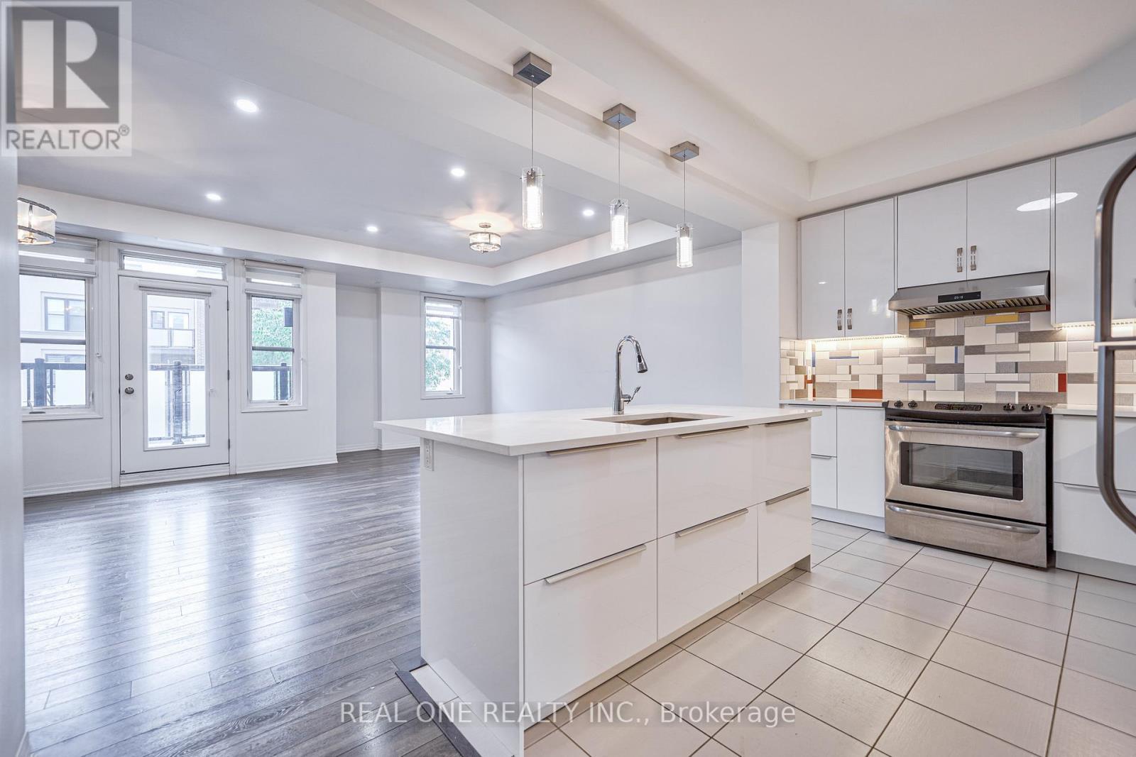 3073 George Savage Avenue, Oakville, ON - Indoor Photo Showing Kitchen With Upgraded Kitchen