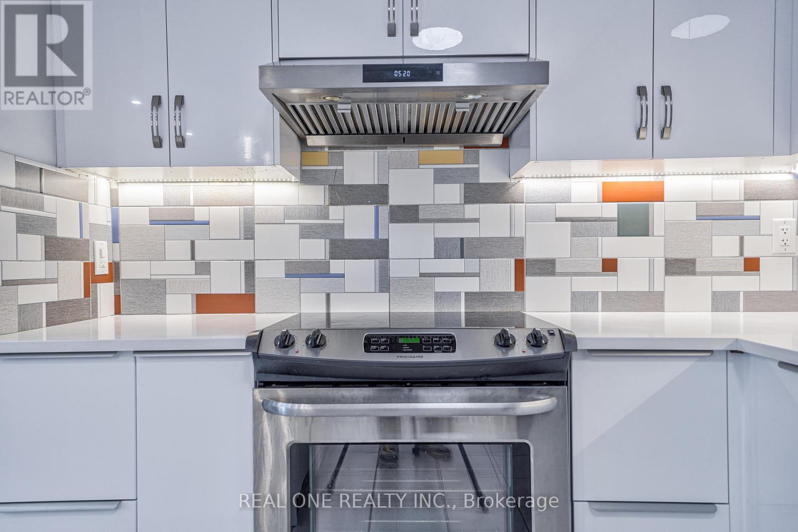 3073 George Savage Avenue, Oakville, ON - Indoor Photo Showing Kitchen With Upgraded Kitchen