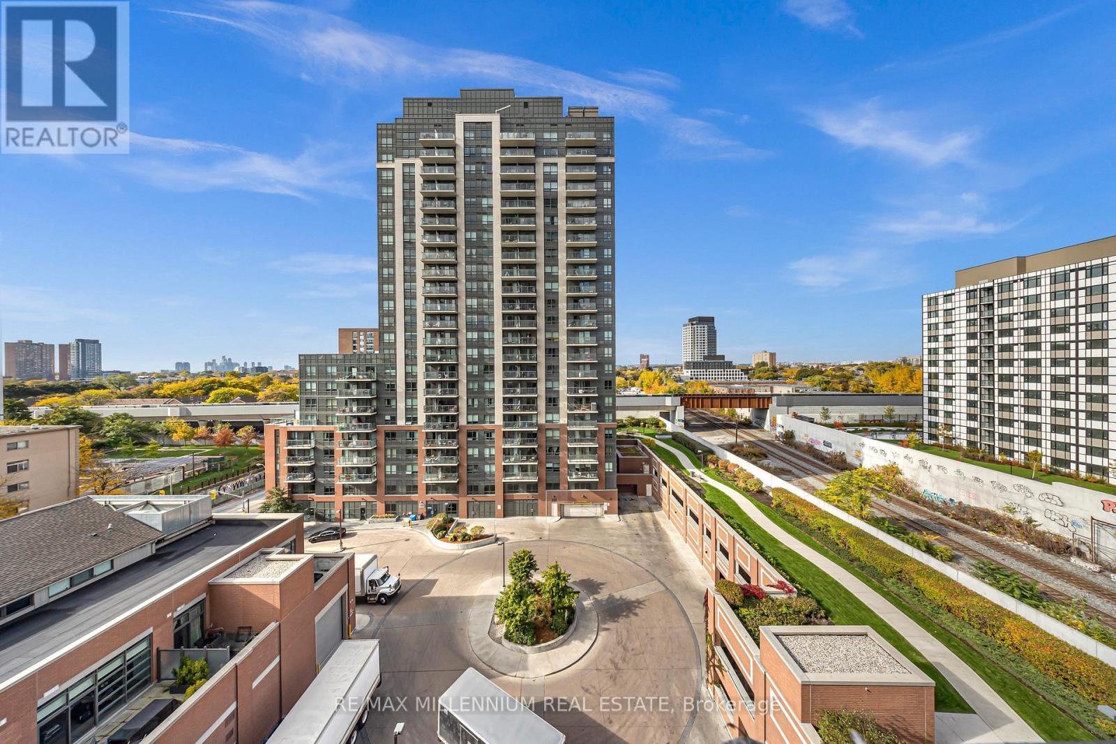 908 - 1410 Dupont Street, Toronto, ON - Outdoor