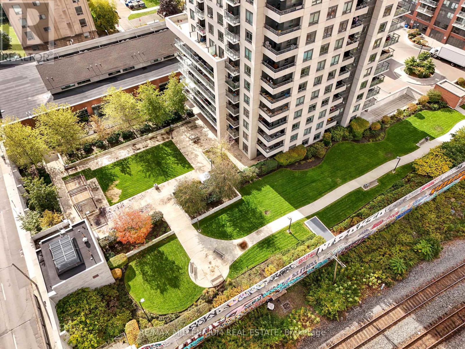 908 - 1410 Dupont Street, Toronto, ON - Outdoor