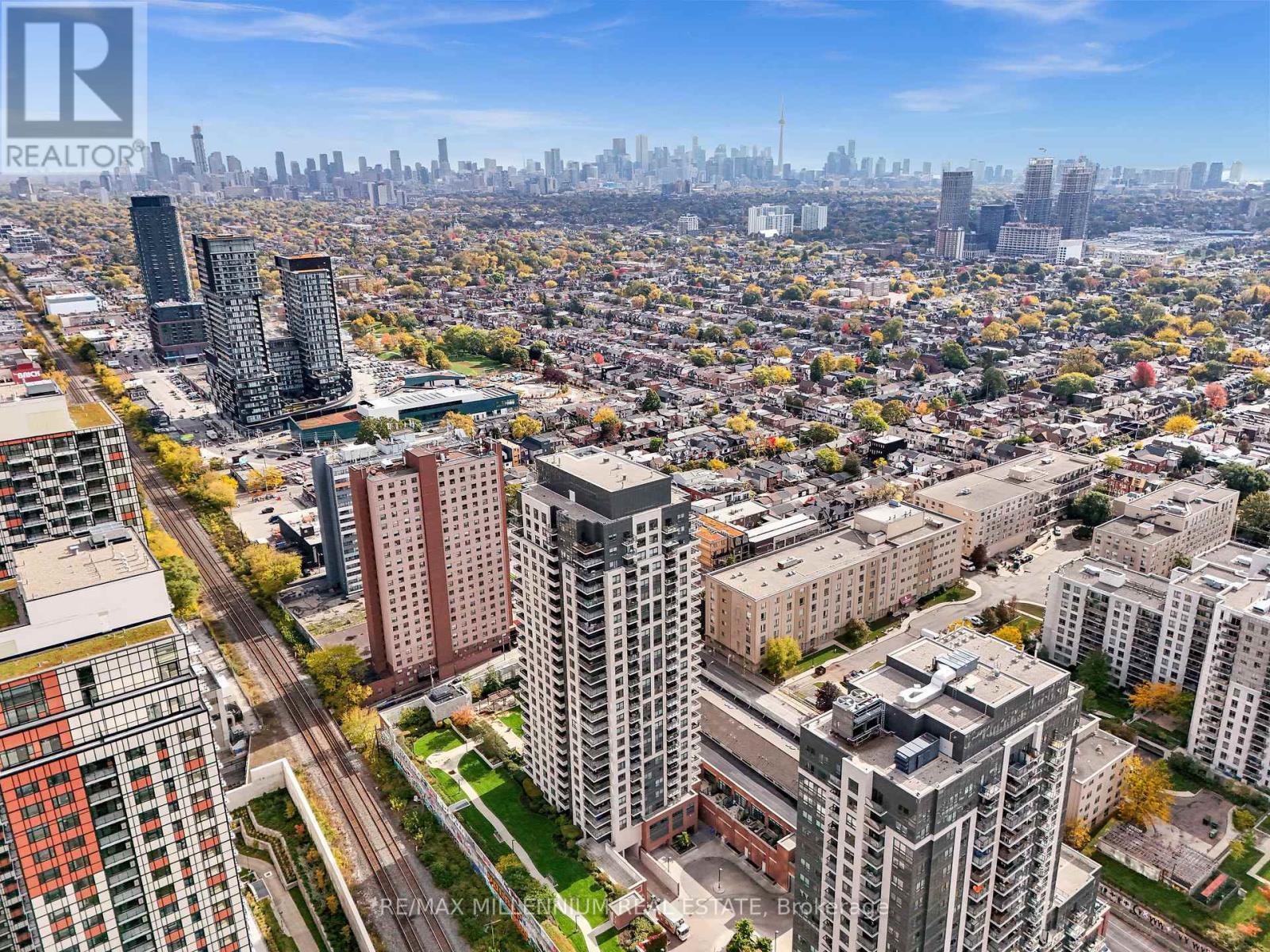 908 - 1410 Dupont Street, Toronto, ON - Outdoor With View