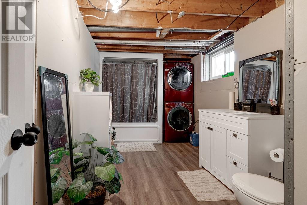 3122 Leo Avenue, Val Caron, ON - Indoor Photo Showing Laundry Room