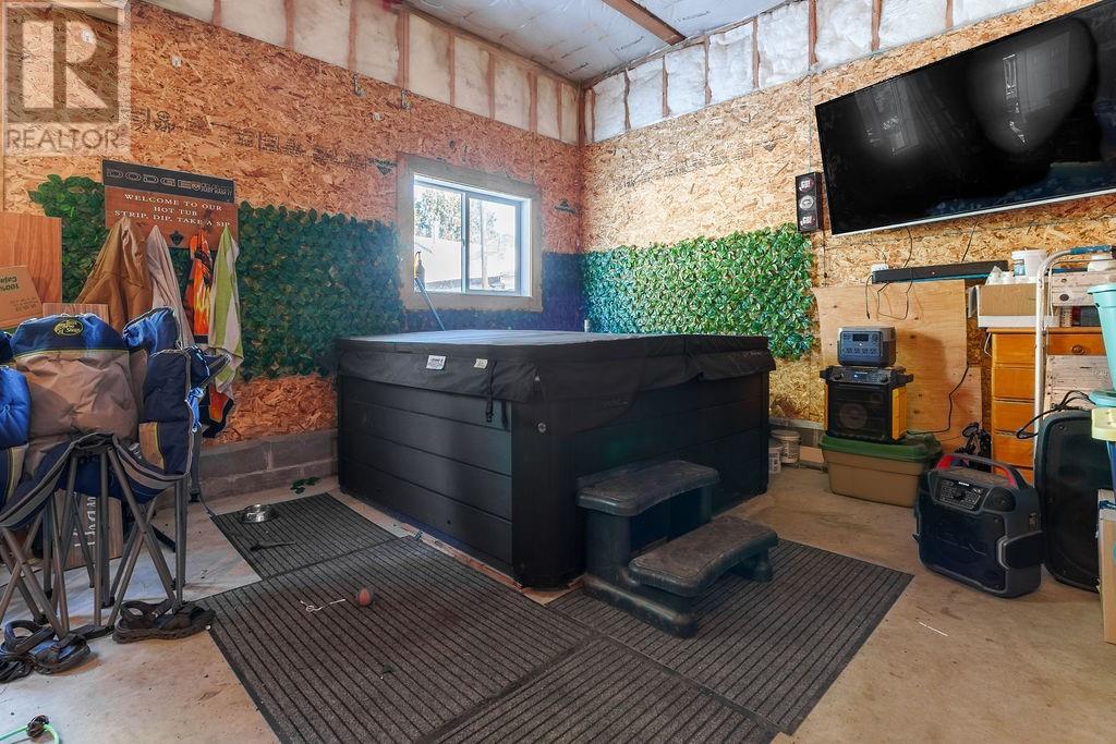 3122 Leo Avenue, Val Caron, ON - With Exterior