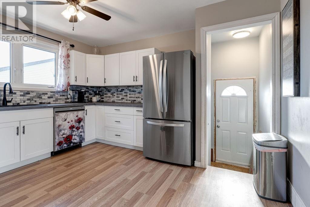 3122 Leo Avenue, Val Caron, ON - Indoor Photo Showing Kitchen