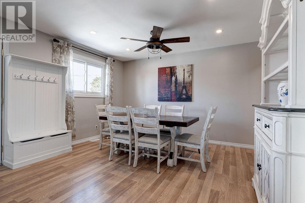 3122 Leo Avenue, Val Caron, ON - Indoor Photo Showing Dining Room
