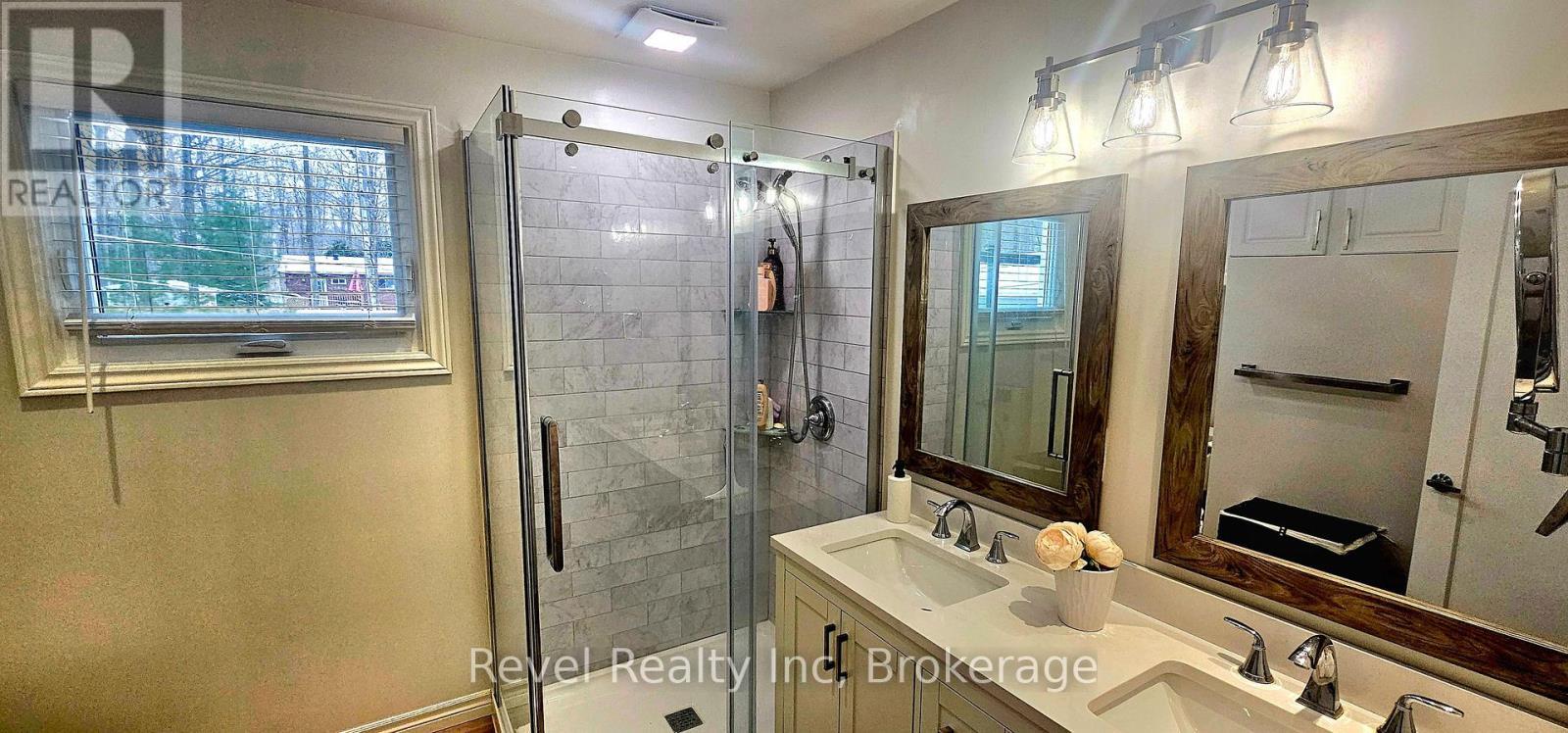 110 Wolfe Trail, Tiny, ON - Indoor Photo Showing Bathroom