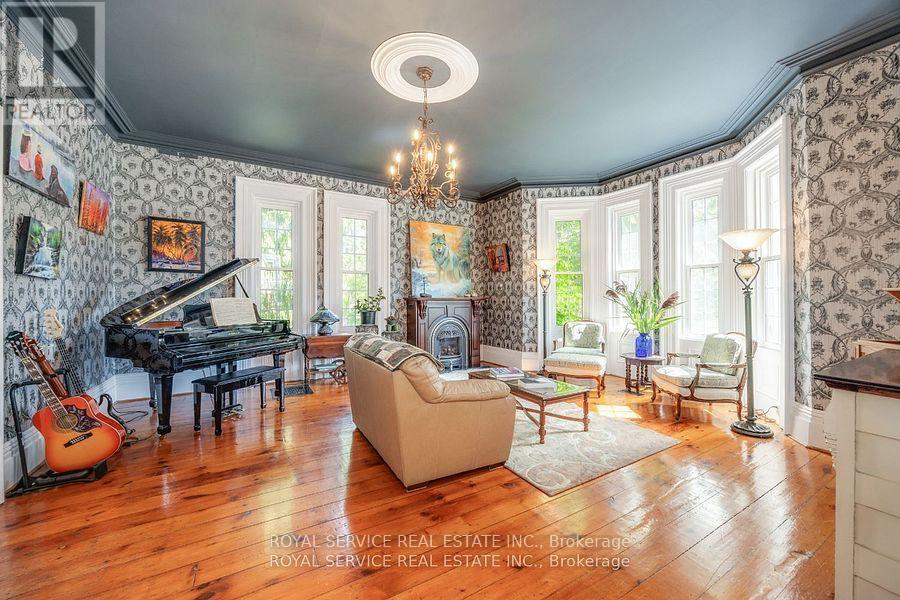 60 King Street W, Cavan Monaghan (Millbrook Village), ON - Indoor Photo Showing Living Room With Fireplace