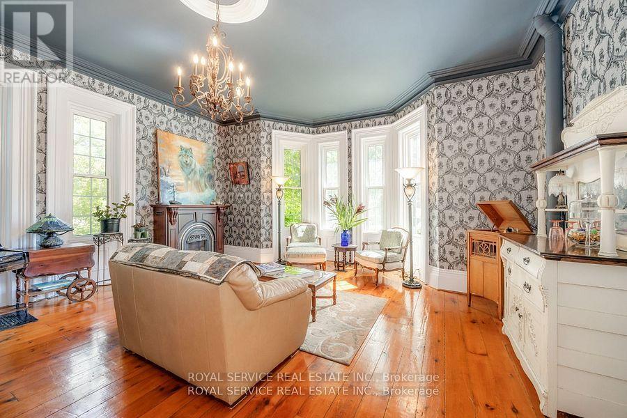 60 King Street W, Cavan Monaghan (Millbrook Village), ON - Indoor Photo Showing Living Room