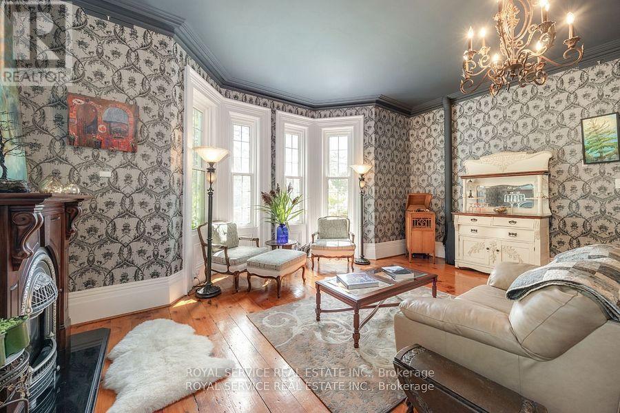 60 King Street W, Cavan Monaghan (Millbrook Village), ON - Indoor Photo Showing Living Room With Fireplace